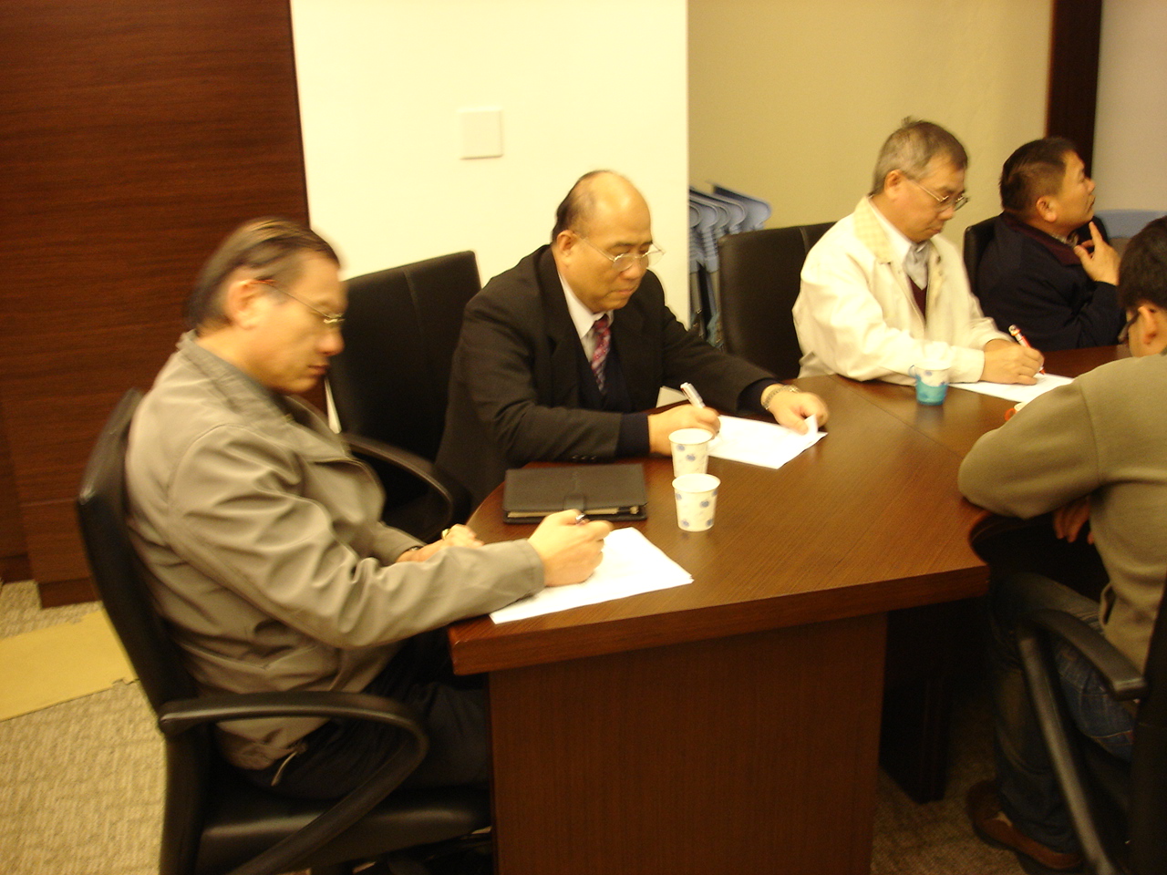 台北縣藥劑生公會理事長郭添裕理事長（圖中）及本會柯受祿常務監事（圖左）也參與本次的課程