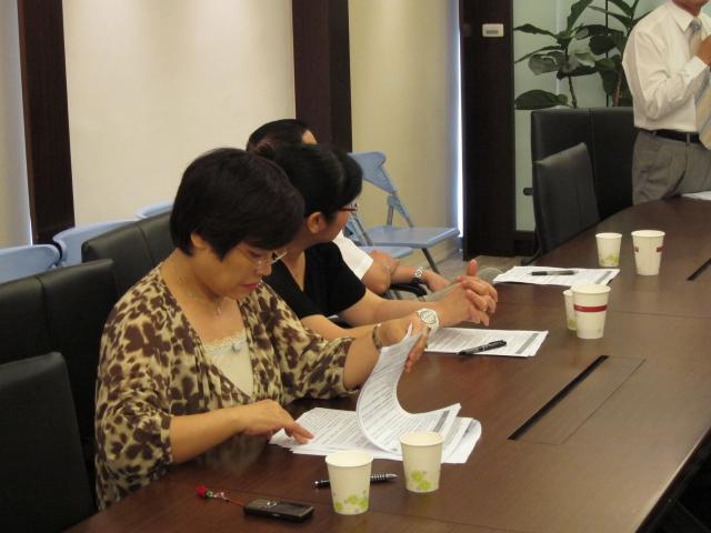 王素華監事也出席本次理監事會議（圖左）