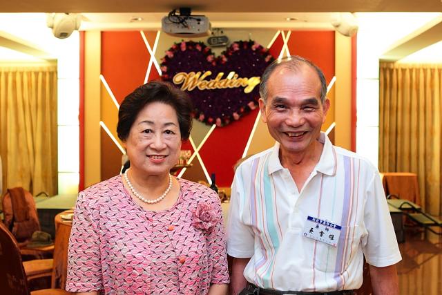 吳雪雄藥師賢伉儷受邀出席本次100年度重陽敬老聯誼餐會