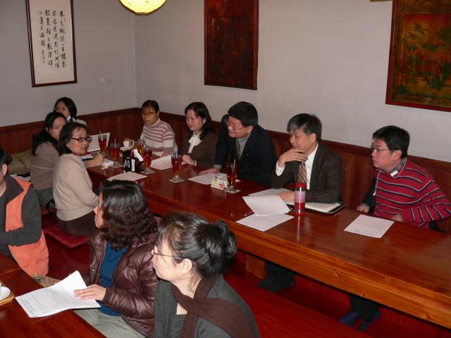 法規委員會洪茂雄主任委員向所有到場的幹部及委員會成員們進行本次會議議程報告